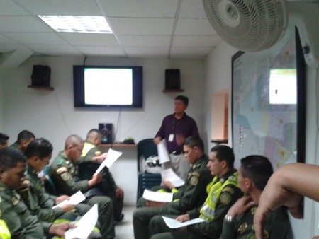 Capacitación a la policía nacional en la estación de Alfonso Lopez Comuna 7